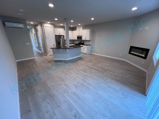 Building Photo - FREE RENT! 3 Bd / 2.5 Bth - Electric Firep...