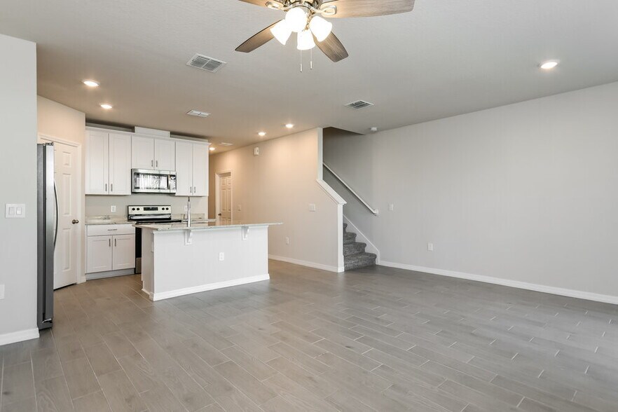 Building Photo - 809 Legacy Dr