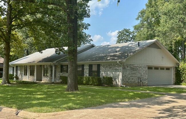 Building Photo - 5802 Kevin St