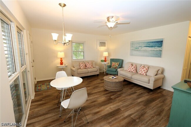 Building Photo - 130 N Collier Blvd