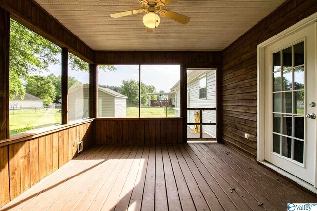 Building Photo - 328 Land Cir