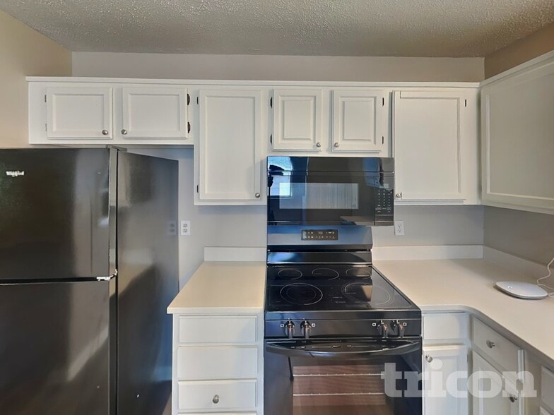 Building Photo - 6631 Flat Rock Dr