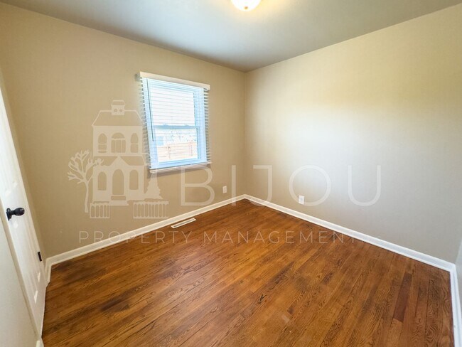 Building Photo - Downtown Ranch Home with View of Pikes Peak