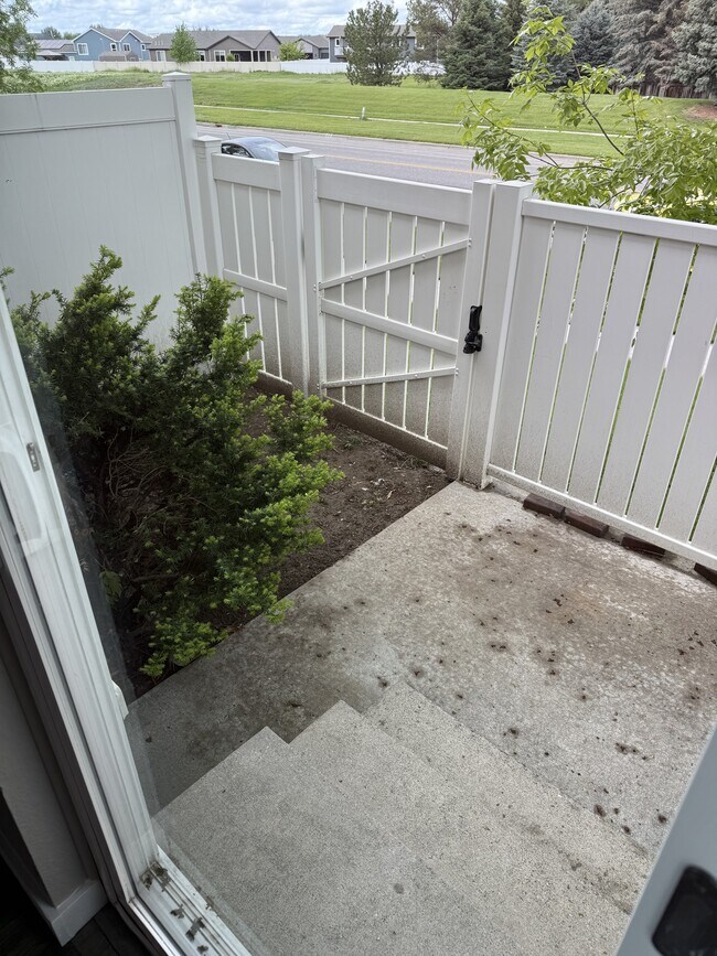 Building Photo - 3285 Canyon Dr
