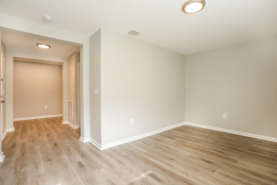 Building Photo - 4878 Creek Bluff Ln