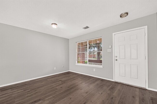 Building Photo - 19451 Nasworthy Dr