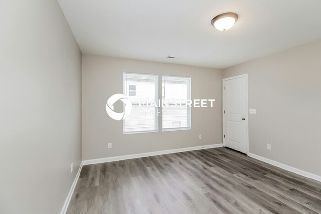 Building Photo - 3 Bedroom Pet-Friendly Home in Charlotte, NC with Main Street Renewal