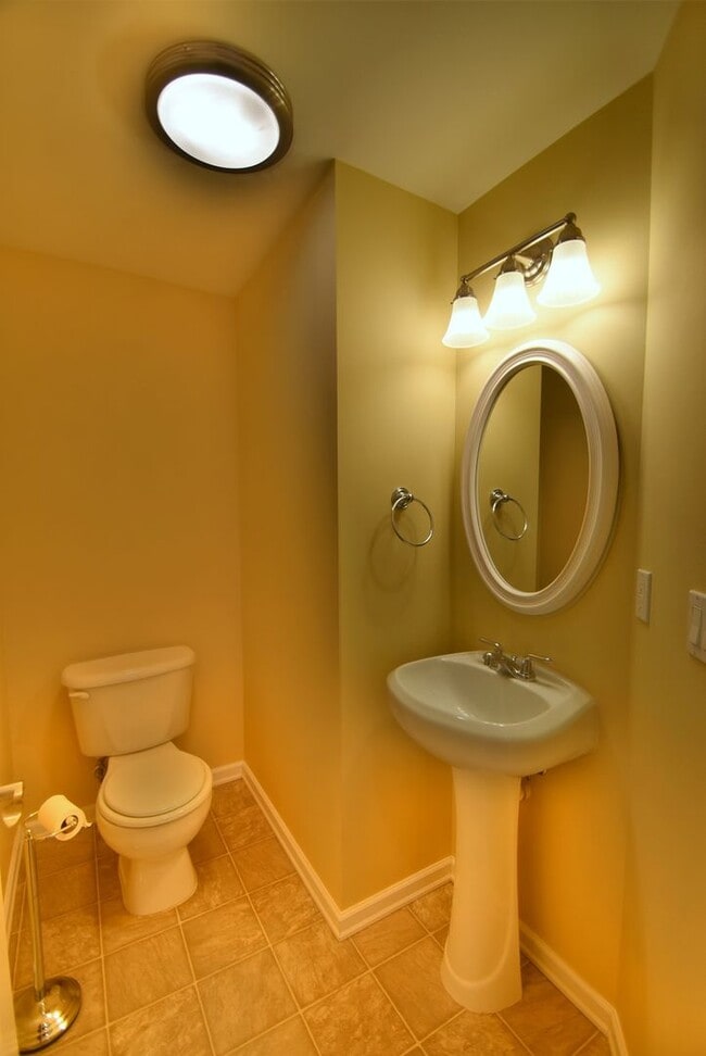 Building Photo - 2Bd/1.5Ba Edmonds Condo