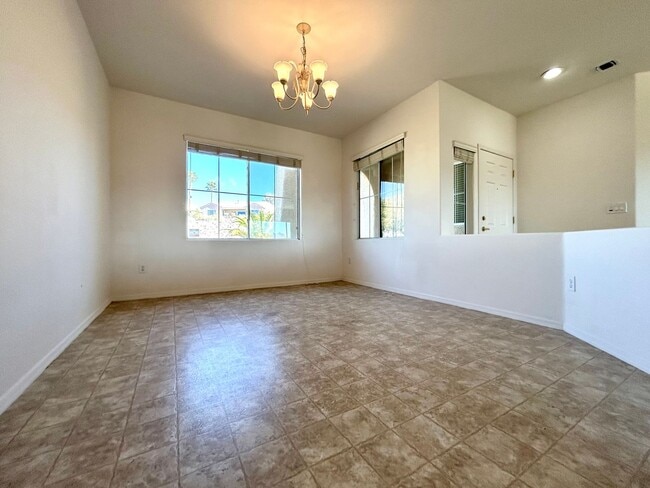 Building Photo - Single story 55+ community on golf course