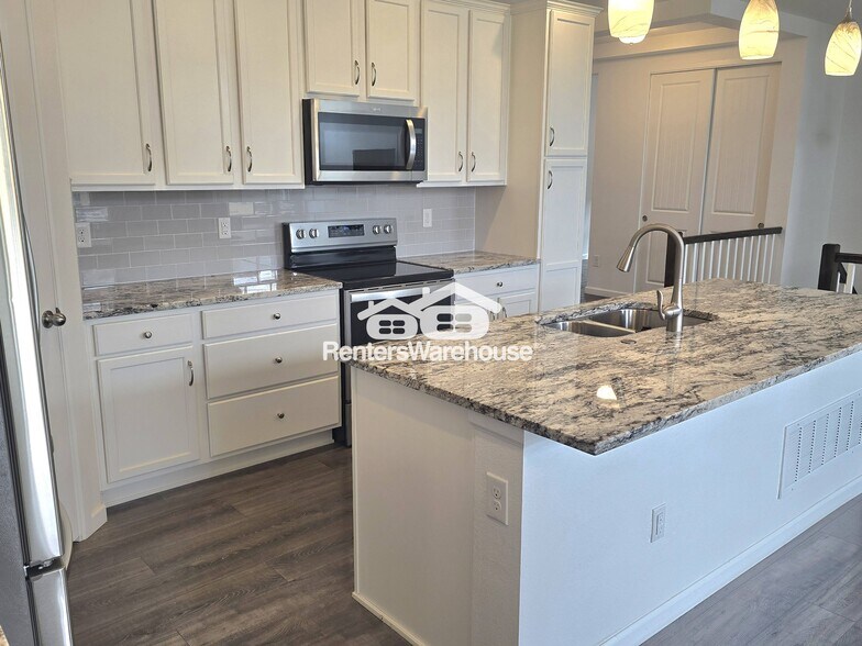 Building Photo - 11823 Barrentine Lp