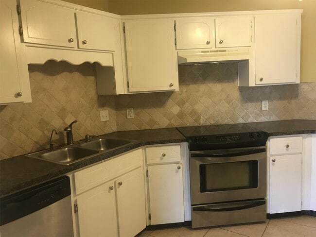 Building Photo - 886 Darrow Ln