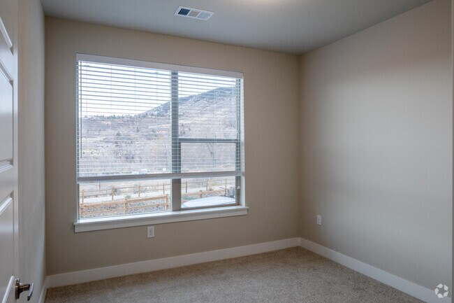 1BR, 1BA - 695SF - Basecamp