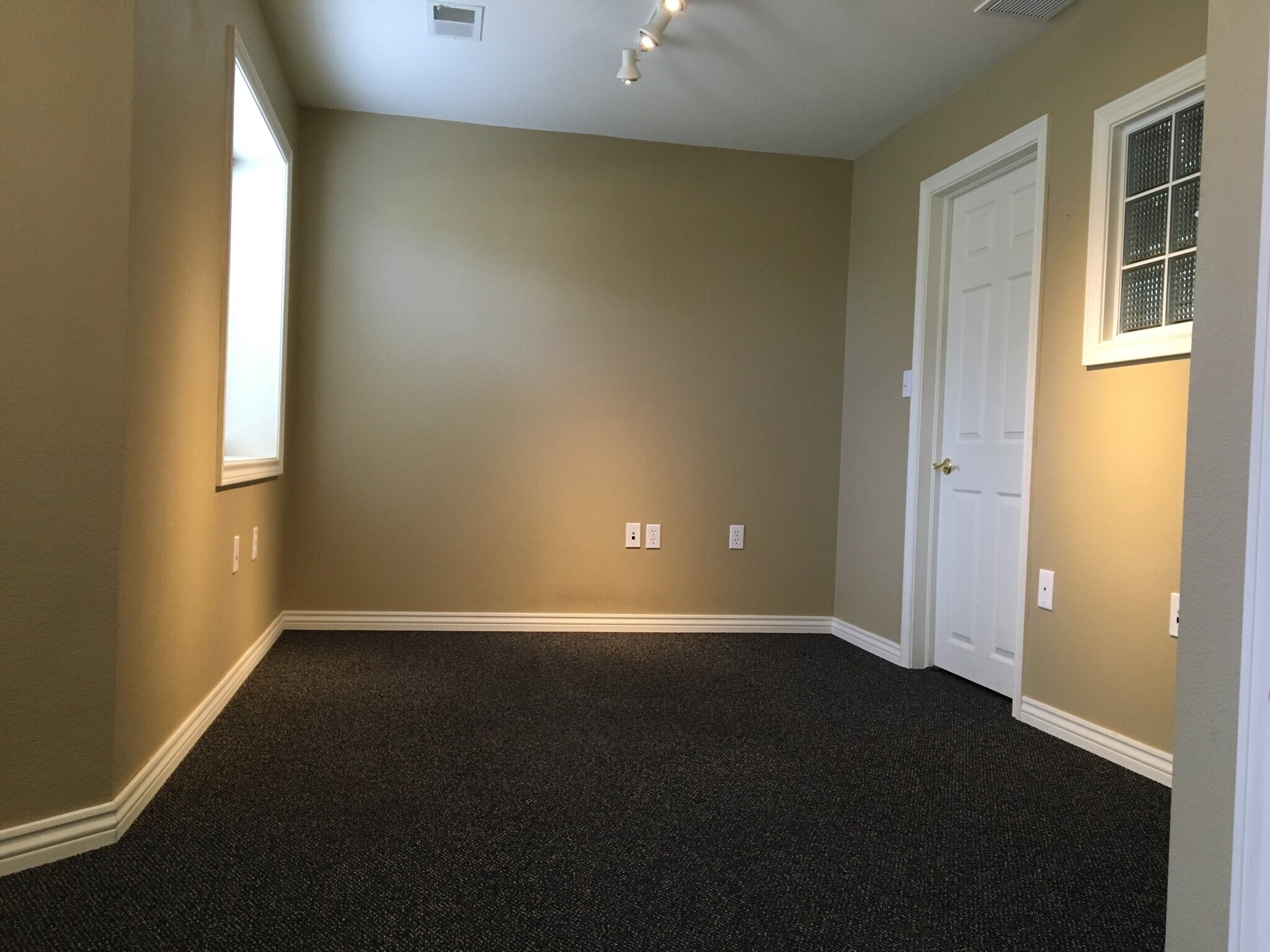 Building Photo - 4533 Idledale Dr