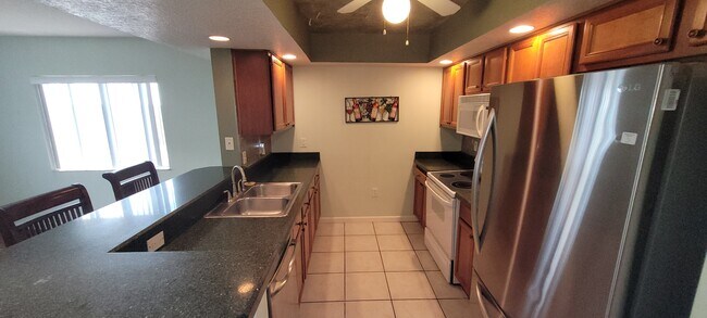 Building Photo - 1150 Carmel Cir