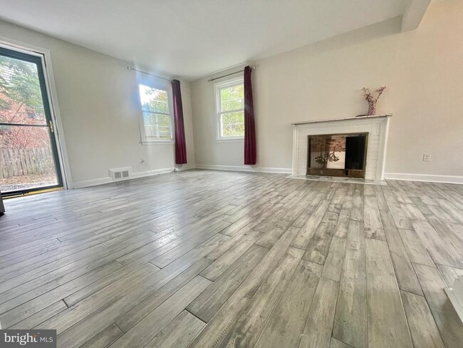 Building Photo - 8614 Ridge Rd