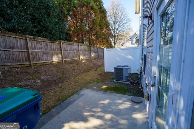 Building Photo - 2555 Flat Shoals Rd