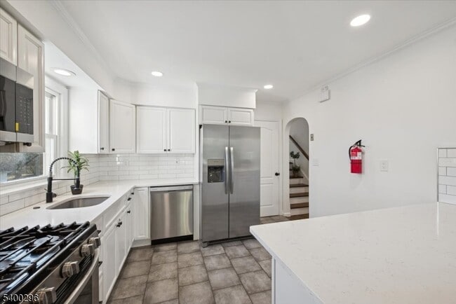 Building Photo - 272 Mt Kemble Ave