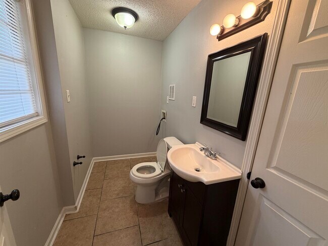 Building Photo - 4073 Arrowhead Rd