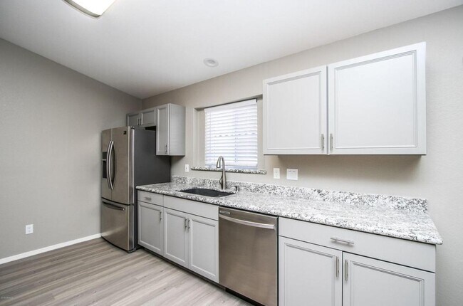 Building Photo - 3948 E Stanford Ave