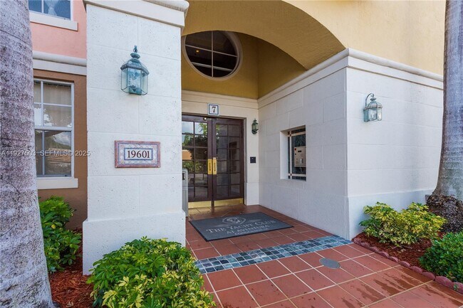 Building Photo - 19601 E Country Club Dr