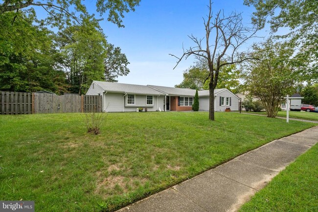 Building Photo - 2106 Dennis Rd