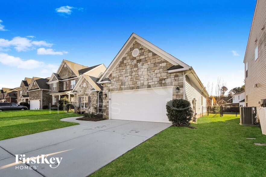 Building Photo - 2266 Isaac St