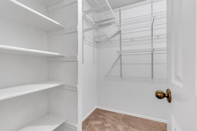 Building Photo - 910 Crieff Cross Dr