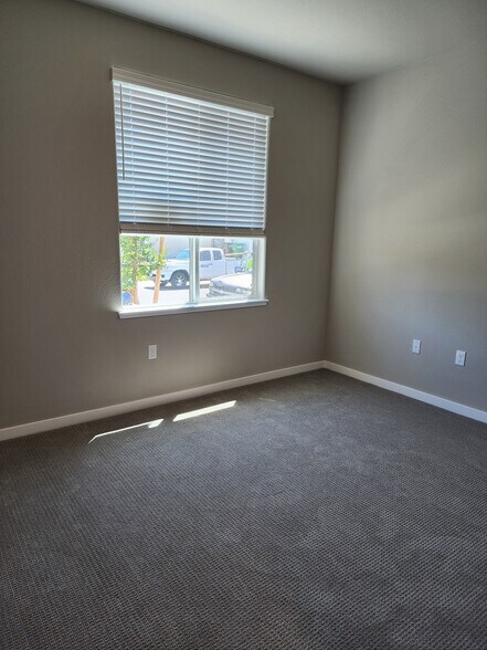 Building Photo - 2145 Longmire Loop