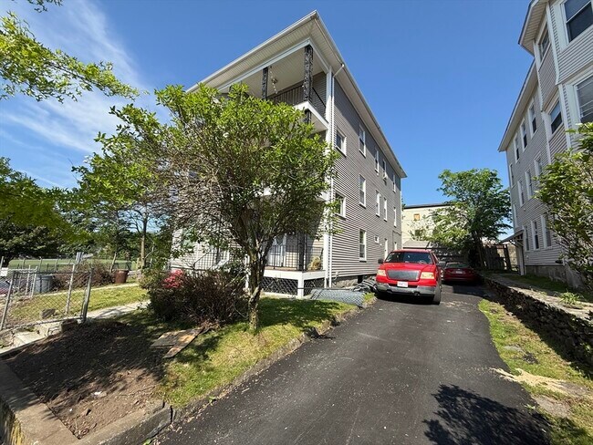 Building Photo - 32 Woodbine St