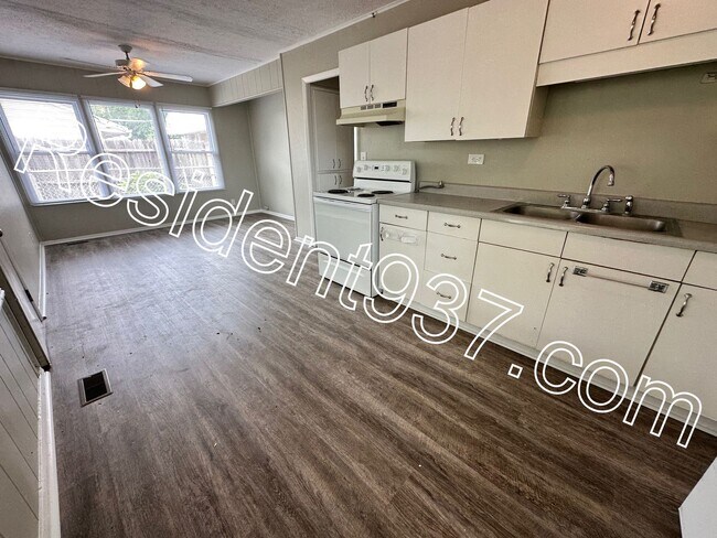 Building Photo - 2132 Colton Dr
