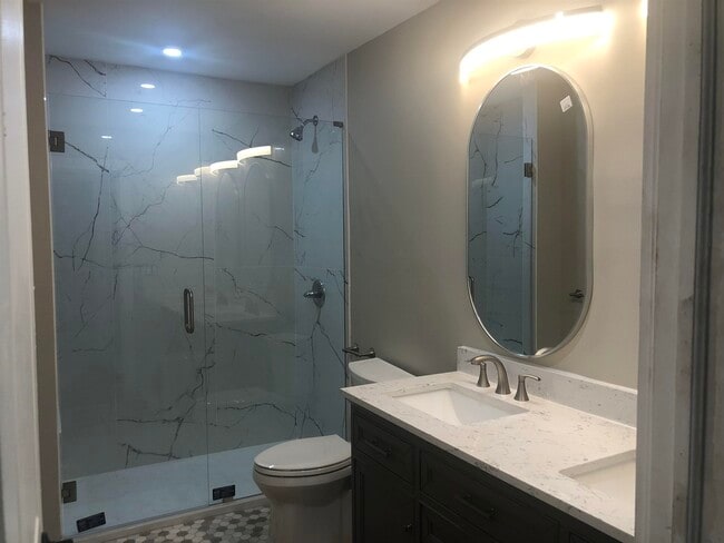 Building Photo - 18 Britton St