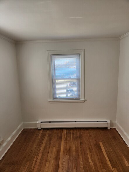 Building Photo - 189 Thames St