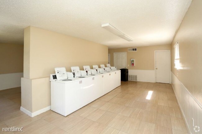 Building Photo - 5522 Woodbrier Dr