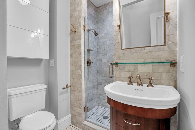 Building Photo - Remodeled 1br+office at the storied Francesca building