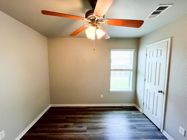 Building Photo - Available NOW!!!! This Beautiful 1 story, 4 Bedroom, 2 bath home in Killeen has a lot to offer!  ...