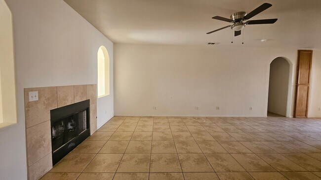 Building Photo - Bright and Open 3-Bed, 2-Bath Home on Kare...