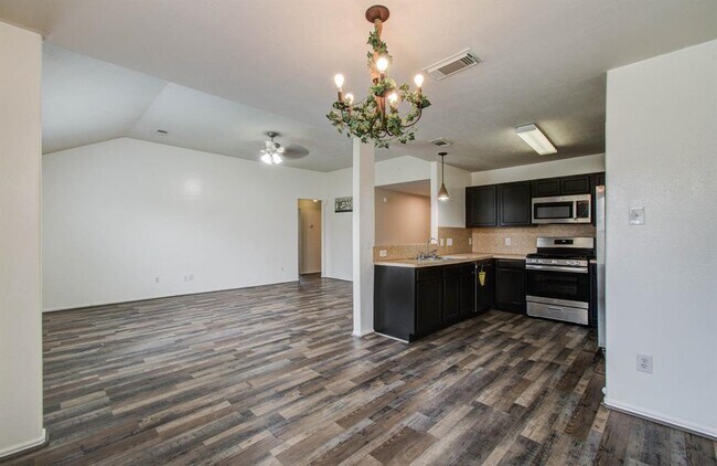 Building Photo - 2650 Daryns Landing Dr