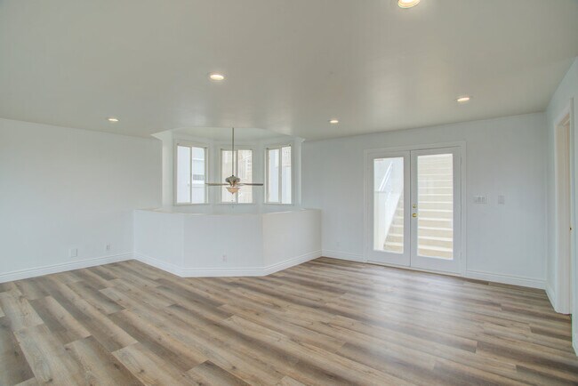 Building Photo - 4318 Mesa St