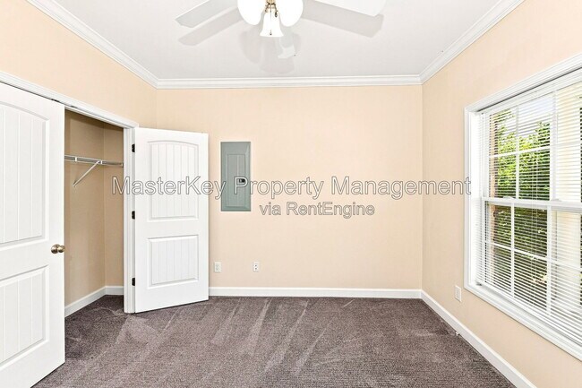 Building Photo - 725 Keystone Park Dr
