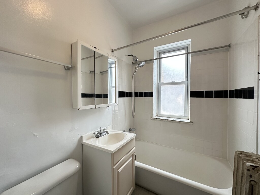 Building Photo - 2849 N Burling St