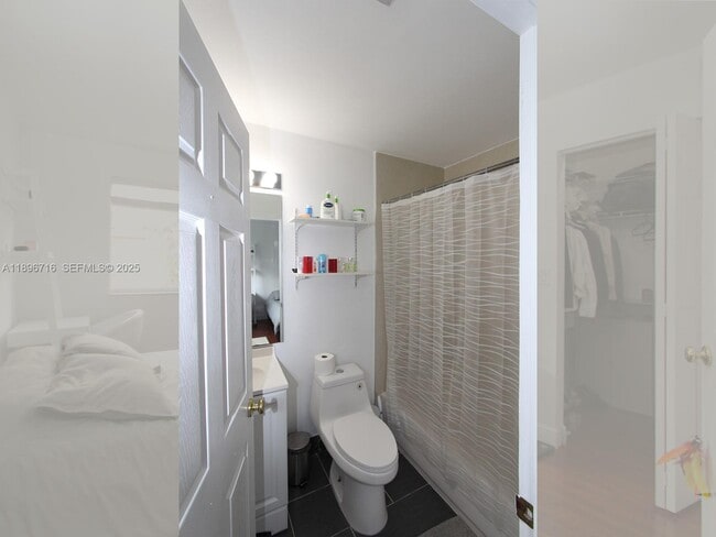 Building Photo - 5755 NW 115th Ct