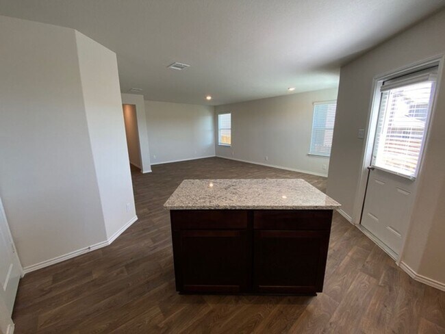 Building Photo - NEWER ONE STORY | 3 BEDROOM | 2 BATH | WHI...