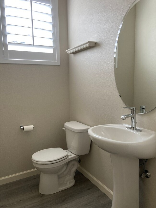 Building Photo - Beautiful Newer Home in Tigard