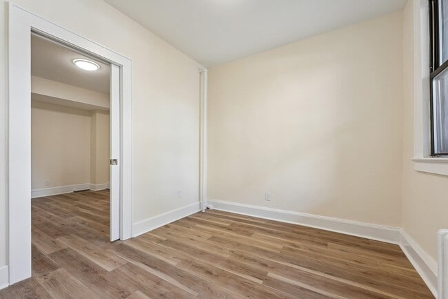 Building Photo - 7 Bender Pl