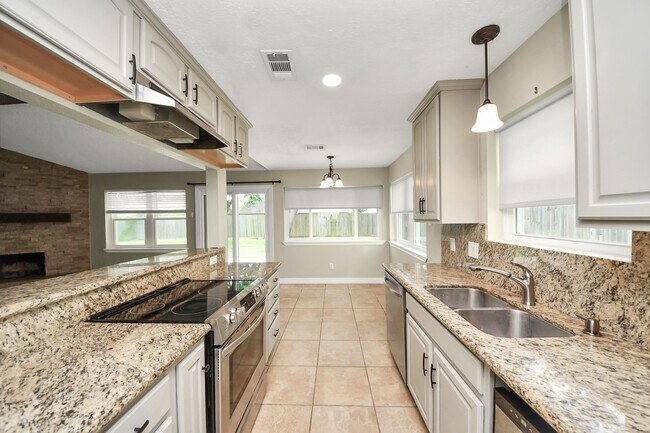 Building Photo - 1104 N Heron Dr