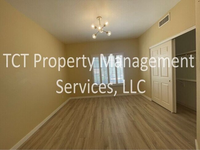 Building Photo - Stunning 4 Bedroom with Desert View!