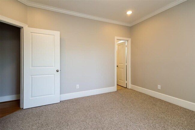 Building Photo - 306 Enid St