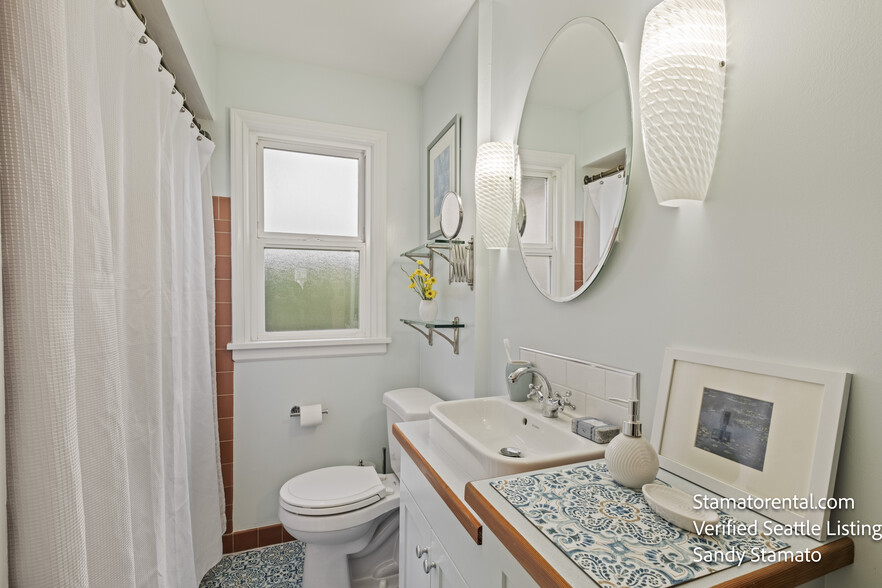 Fresh, bright bathroom stocked with plush Turkish towels. - 11639 1st Ave NW