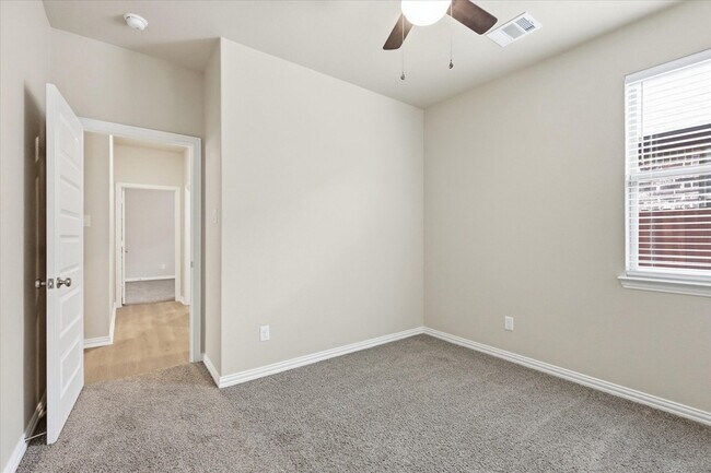 Building Photo - 3916 Ford Dr
