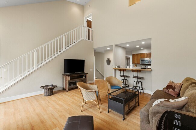 Building Photo - 562 Evans Ct